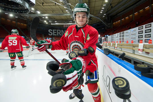 Frölundas Samuel Fagemo välter ut puckar på isen