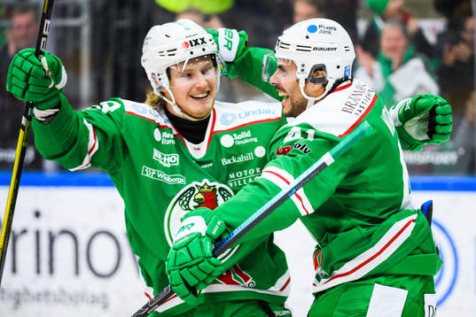 Rögles Daniel Widing jublar med Erik Andersson