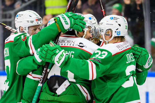 Rögles spelare jublar