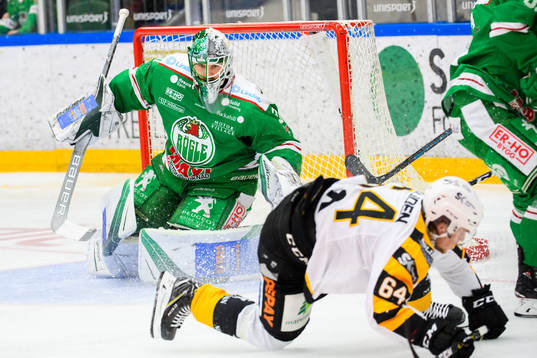 Rögles målvakt Ville Kolppanen och Skellefteås Jonathan
