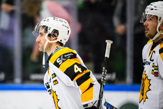 Skellefteås Bud Holloway och Jimmie Ericsson deppar