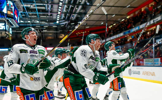 Färjestads spelare jublar och tackar publiken