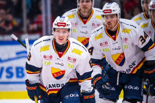Djurgårdens Adam Falk jublar