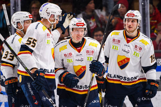 Djurgårdens Rasmus Kahilainen  jublar med lagkamrater
