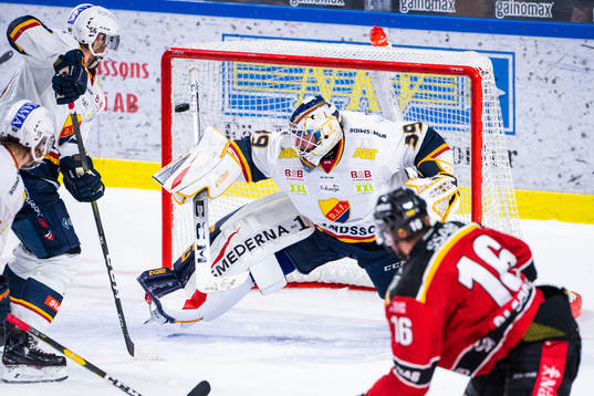 Luleås Niklas Olausson sätter 1-1