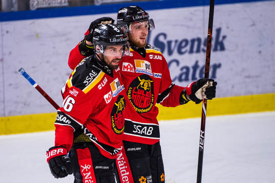 Luleås Niklas Olausson och Robin Kovacs jublar