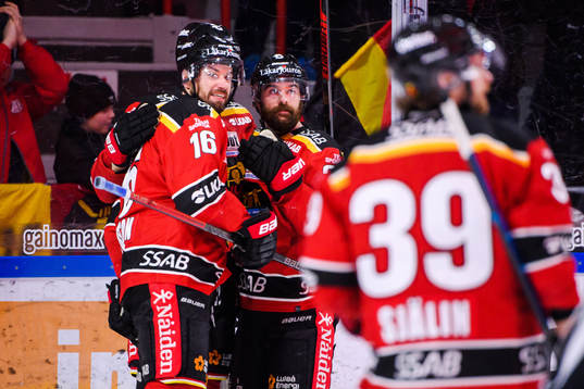 Luleås Niklas Olausson och Jack Connolly jublar