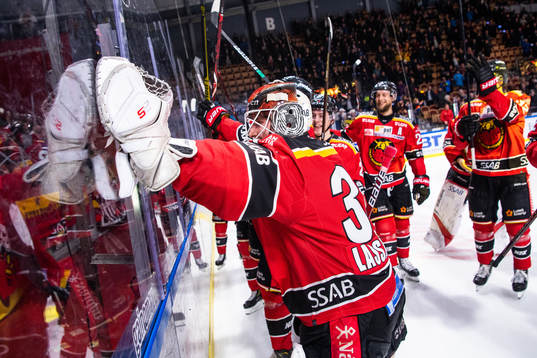Luleås målvakt Joel Lassinantti jublar