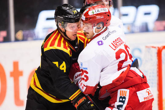 Brynäs Nicklas Danielsson och Timrås Hampus Larsson