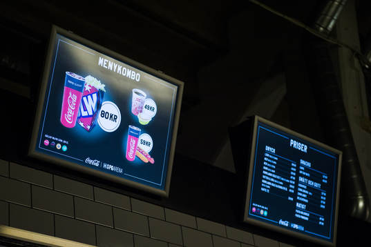 En prisskylt på en kiosk på hovet