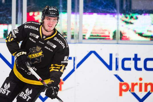 s Max Lindholm