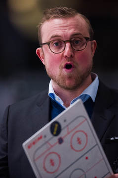 s assisterande tränare Jeff Jakobs
