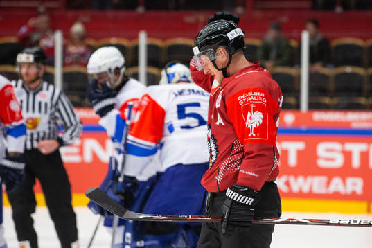 Simon Hjalmarsson of Frölunda looks dejected