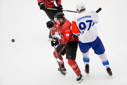 Joel Mustonen of Frölunda and Radim Zohorna of Kometa Brno