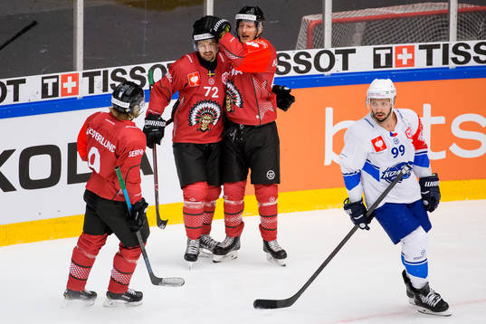 Patrik Carlsson of Frölunda celebrates scoring 2-1