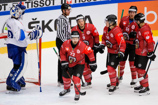 Patrik Carlsson of Frölunda celebrates scoring 2-1