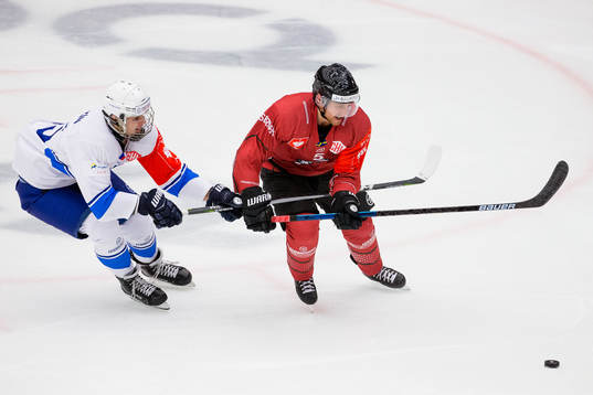 Erik Meluzin Kometa Brno and Chay Genoway of Frölunda