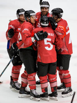 Chay Genoway celebrates scoring 3-1