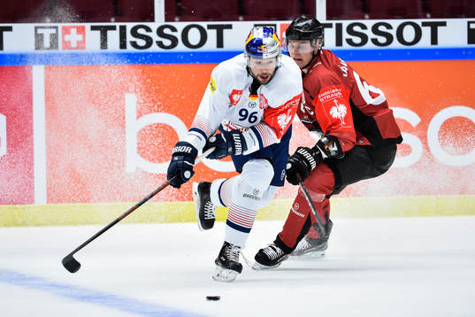 Andreas Eder of Red Bull Munich and Fredrik Händemark of