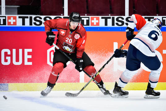 Henrik Hetta of Malmö Redhawks and Daryl Boyle of Red Bull