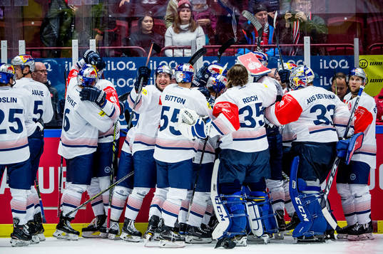 Red Bull Munich celebrates 5-5