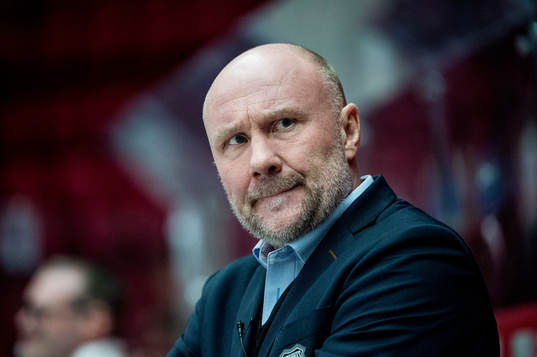 Head coach Peter Andersson of Malmö Redhawks looks dejected