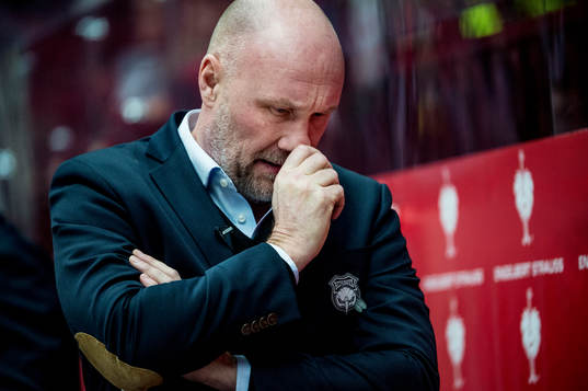 Head coach Peter Andersson of Malmö Redhawks looks dejected