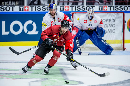 Konstantin Komarek of Malmö Redhawks  and Daryl Boyle of