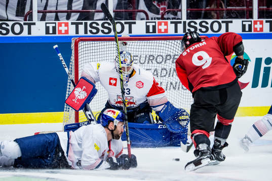 Frederik Storm of Malmö Redhawks scores 5-4