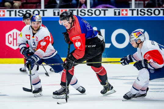 Emil Sylvegård of Malmö Redhawks and Andrew Bodnarchuk