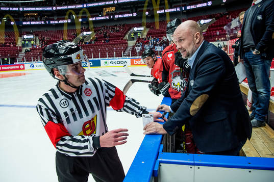 Head coach Peter Andersson of Malmö Redhawks and the