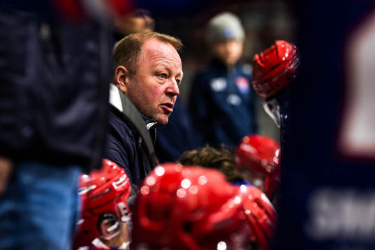 Tyringes tränare Henrik Alfredsson reagerar
