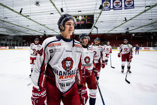 Hanhals Jonatan Lundin-Andersson jublar