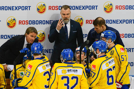 Sweden's head coach Rikard Gronborg, centre, talks to his