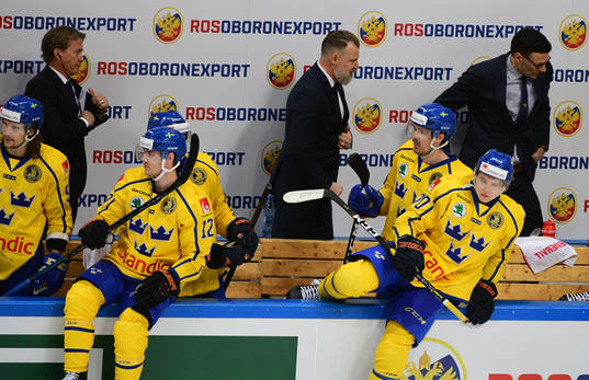 Sweden's head coach Rikard Gronborg, centre, and his team
