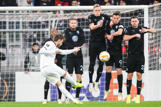 Dorukhan Toköz of Besiktas with a free kick while Fouad