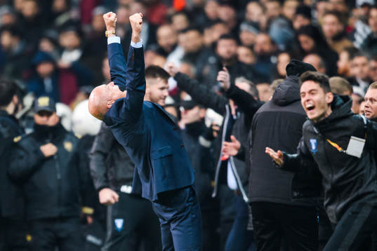 Head coach Uwe Rösler of Malmö FF celebrates