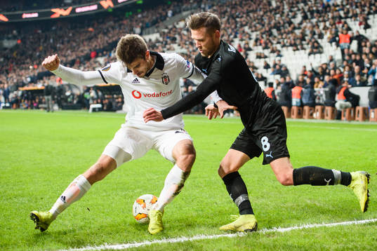 Arnór Ingvi Traustason of Malmö FF and Dorukhan Toköz of