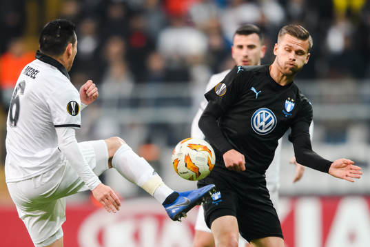 Gary Alexis Medel Soto of Besiktas and Arnór Ingvi