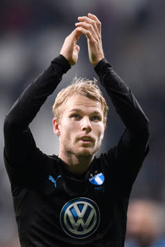 Oscar Lewicki of Malmö FF celebrates