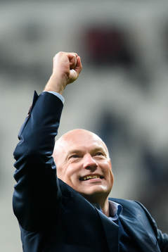 Head coach Uwe Rösler of Malmö FF celebrates