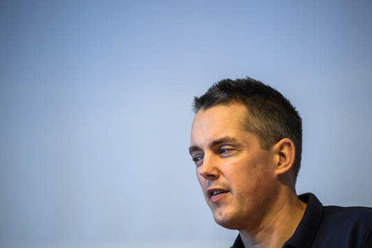 Sveriges förbundskapten Tomas Montén på en presskonferens