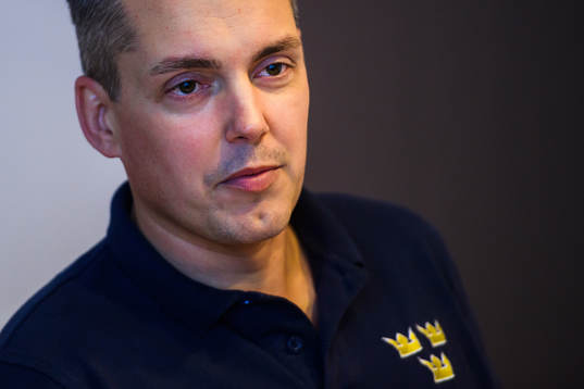 Sveriges förbundskapten Tomas Montén på en presskonferens