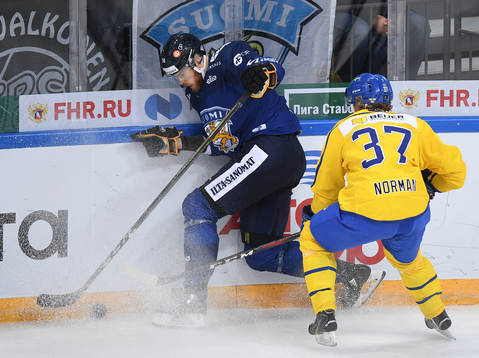 Sweden's John Norman, right, and Finland's Jani Hakanpaa