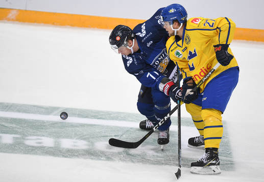 Sweden's Jesper Pettersson, right, and Finland's Juuso