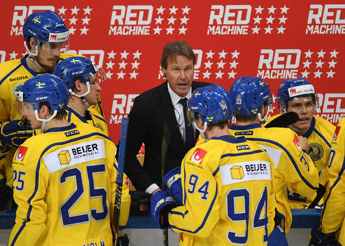 Sweden's coach Johan Garpenlov speaks to his players