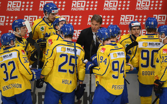 Sweden's coach Johan Garpenlov speaks to his players