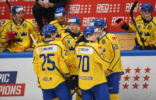 Sweden's players react