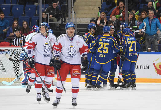 Sweden's players celebrate team's goal