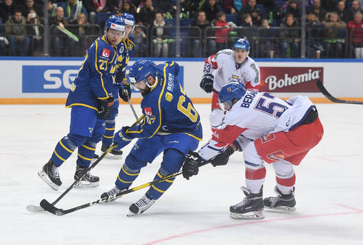 Sweden's Linus Froberg, centre, struggles for a puck with
